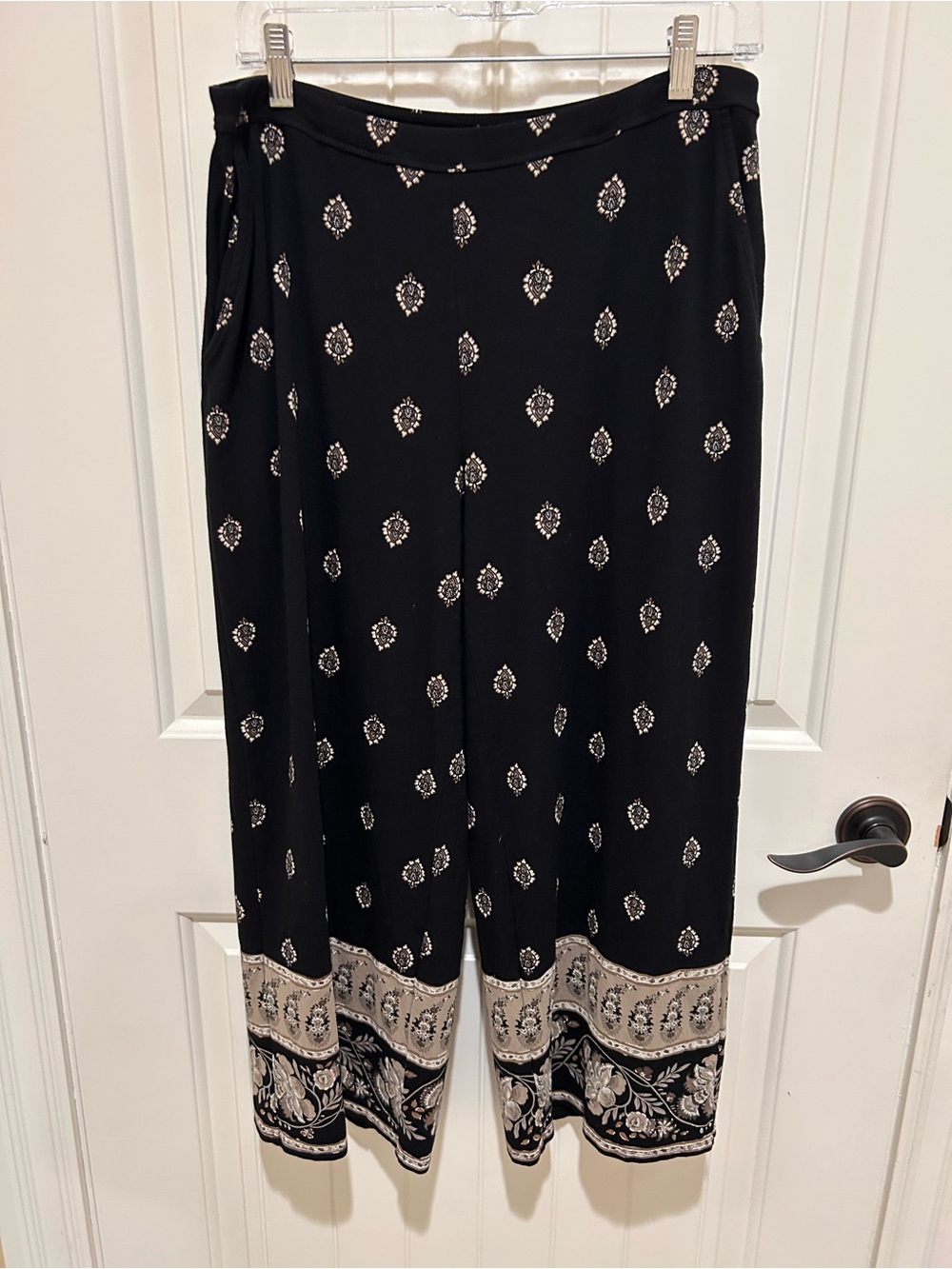 J. Jill Black Printed Wide-Leg Crop Pants with Border Hem